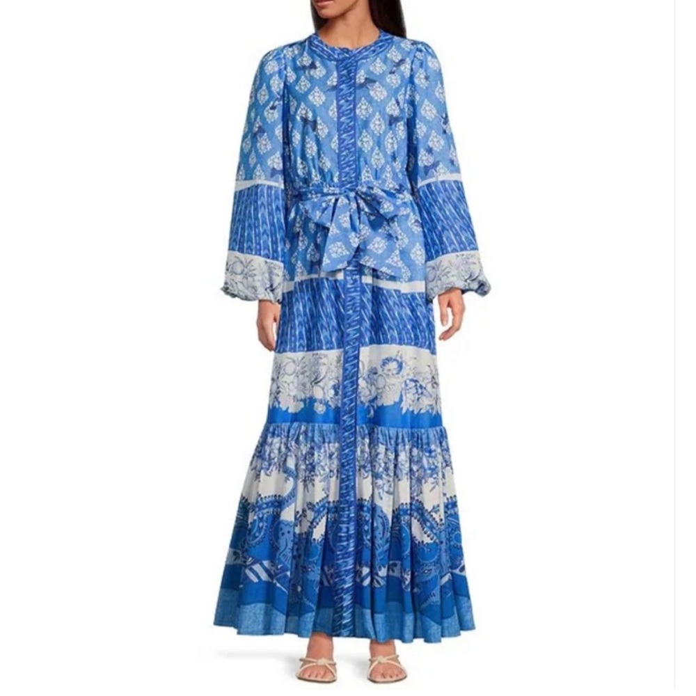 🆕 A loves a long sleeve belted maxi dress.